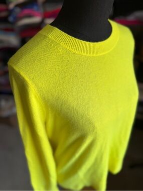Women’s Crewneck Cashmere Sweater in Neon Yellow